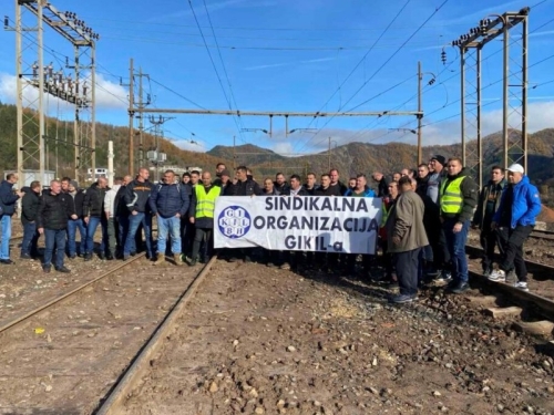 ULTIMATUM RADNIKA ŽELJEZNICA U JABLANICI VLADI FBiH: 'Ako ne dođete za deset dana da radite, mi ćemo napraviti problem'