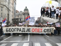 U BEOGRADU JE KAO I U SARAJEVU RADNI DAN I SNIJEG: Studenti masovno izašli protiv javne tužiteljke, a u Sarajevu tek mali broj građana zbog ubijene sugrađanke