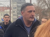 NEDELJKO, I SVI SU TU: Na snimku incidenta iz Beograda 'Dodikov specijalac' Elek prijeti studentu: 'Hajde, dođi, ti što si rek'o!' (VIDEO)