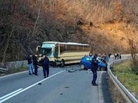 TEŠKA SAOBRAĆAJA NESREĆA U SRBIJI: U sudaru automobila i autobusa među povrijeđenim vozač i nekoliko djece