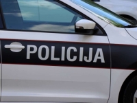 DRAMA NA ILIDŽI: Maloljetnici vozilom udarili policajca na dužnosti, odbacili ga na...