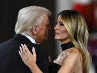 VIRALNA FOTOGRAFIJA U REGIJI: Melania Trump na ruci nosi 'žig' Jugoslavije (FOTO)