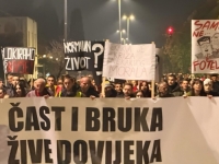 'TRAŽIMO ODGOVORNOST ZA NAŠE CETINJE': Održan novi protest ispred zgrade MUP-a u Podgorici i šetnja zbog neispunjenih zahtjeva (FOTO, VIDEO)