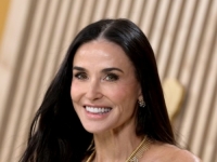 LASKAVO IZDANJE: Demi Moore opet ima ludo dobru haljinu koju bi malo ko  odabrao za dodjelu nagrada (FOTO)