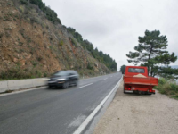 TRAGEDIJA KOD DUBROVNIKA: Stijena pala na kombi, jedna osoba poginula