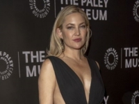 ZA ODVAŽNE ŽENE: Kate Hudson u haljini s dubokim dekolteom koja nije za svakoga (FOTO)