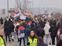 OVO JE NEZAUSTAVLJIVO: Srednjoškolci i poljoprivrednici blokirali most u Šapcu (VIDEO)