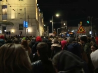 TRG REPUBLIKE U BEOGRADU ISPUNJEN GRAĐANIMA I STUDENTIMA: Podrška okupljenima u Kragujevcu (FOTO)