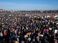 BURNO U NJEMAČKOJ: Veliki protesti protiv krajnje desnice, pogledajte ove impresivne prizore (FOTO, VIDEO)