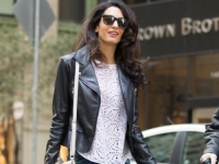 LEŽERNO IZDANJE SLAVNE ADVOKATICE: Amal Clooney rijetko viđamo u trapericama, pogledajte kako je uspjela iznijeti ovu kombinaciju (FOTO)